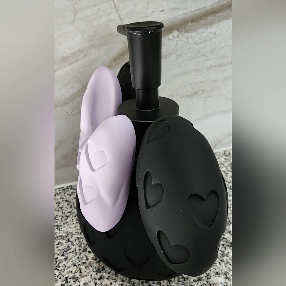 NWT Disney Minnie Mouse Black Soap Dispenser 6in Purple Heart Bow Lotion Pump